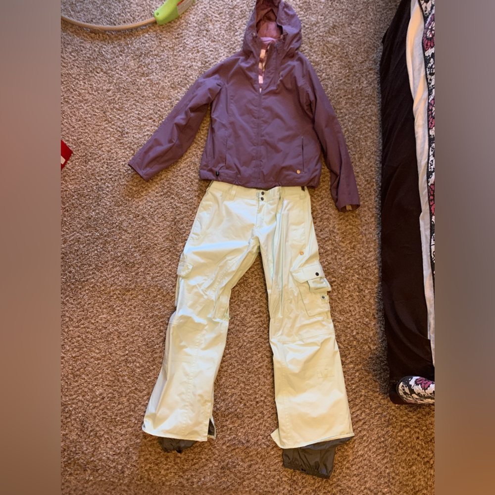 Burton snowboarding pants and matching jacket 🏂